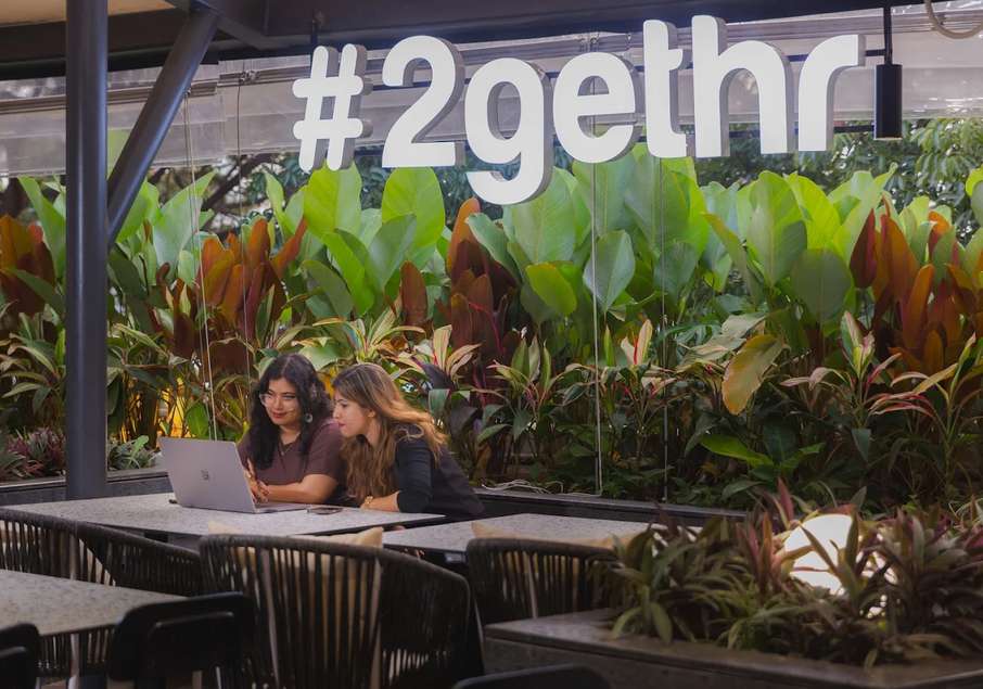 2gethr Co-Working Entrance & Cafe Garden detail photographic vista 1